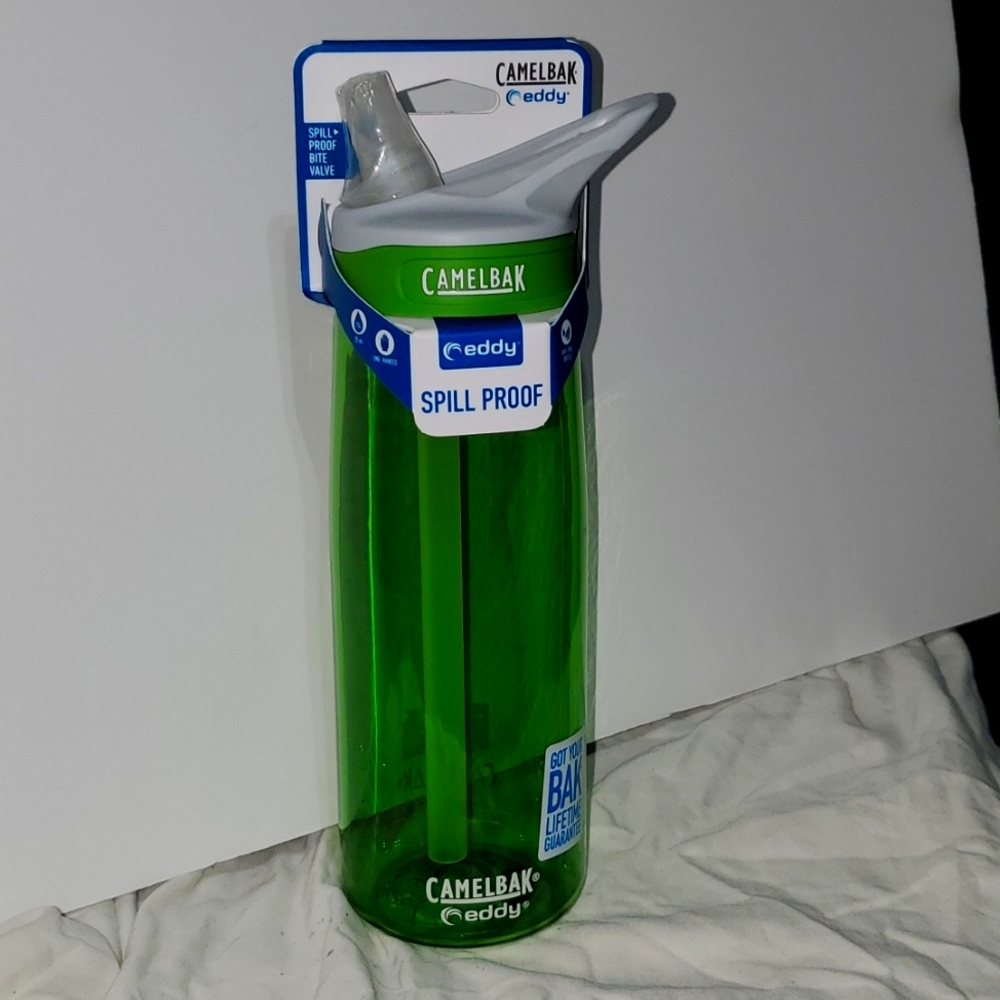 750 ml CAMELBAK EDDIE GREEN WATER BOTTLE SPILL PROOF